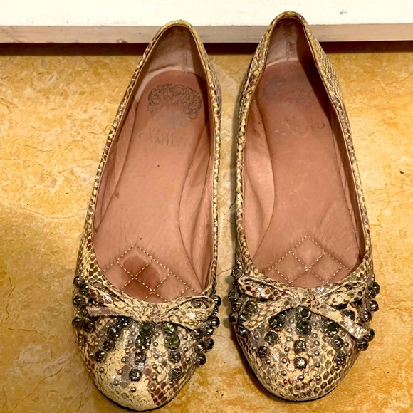 VINCE CAMUTO ' Embossed Snakeskin Print Rhinestone Ballet Flat Size 6 - Picture 1 of 6